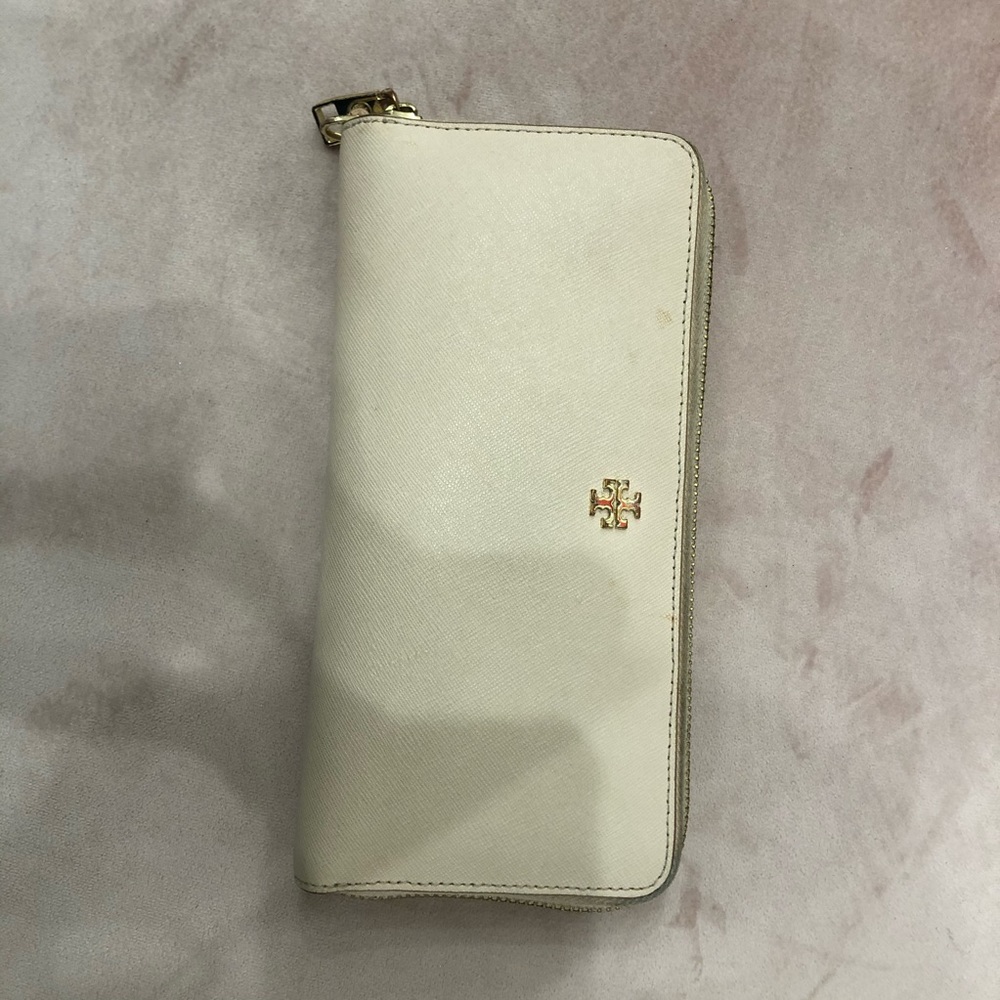 Nude Tory Burch zip up wallet!